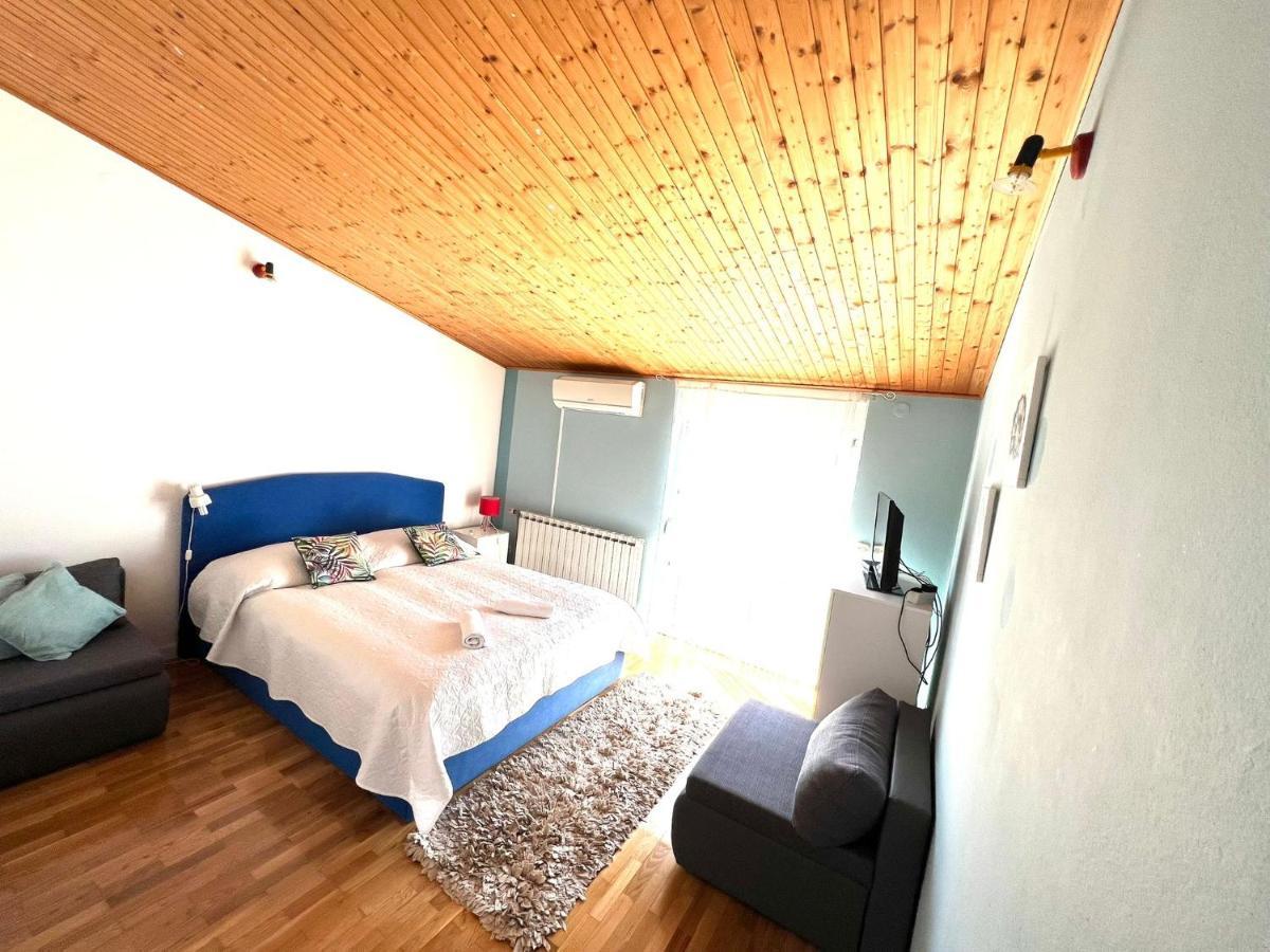 Apartments Toni Подстрана Екстер'єр фото