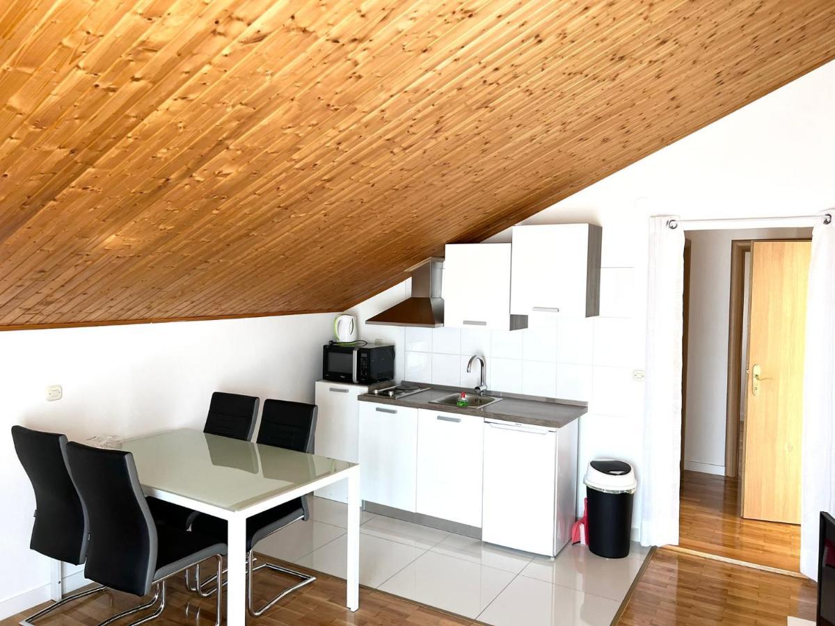 Apartments Toni Подстрана Екстер'єр фото