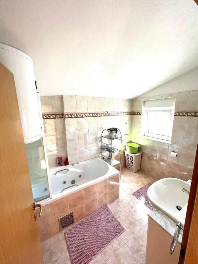 Apartments Toni Подстрана Екстер'єр фото