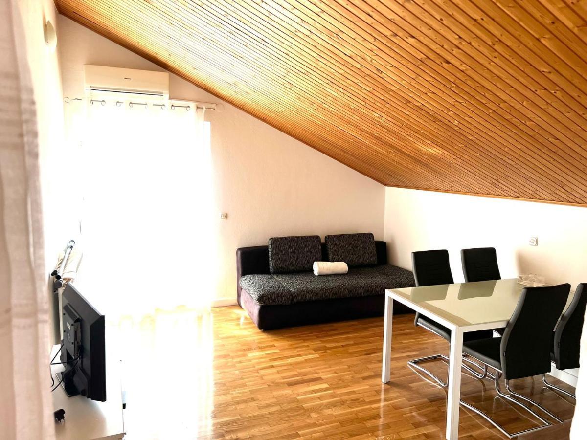 Apartments Toni Подстрана Екстер'єр фото