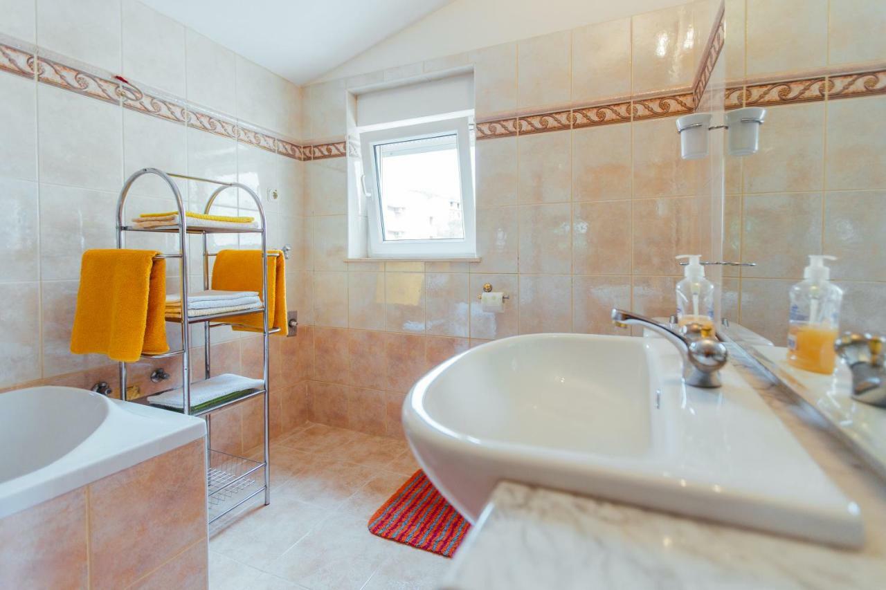 Apartments Toni Подстрана Екстер'єр фото
