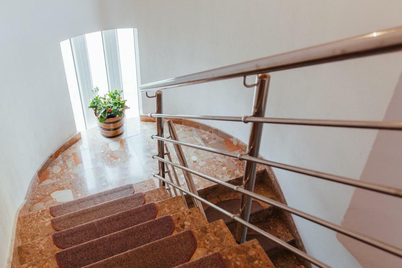 Apartments Toni Подстрана Екстер'єр фото