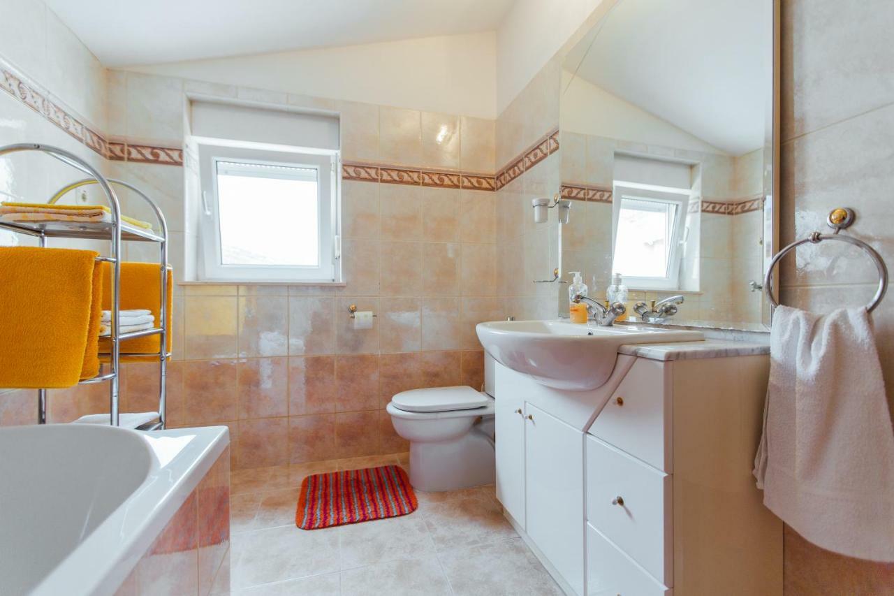 Apartments Toni Подстрана Екстер'єр фото